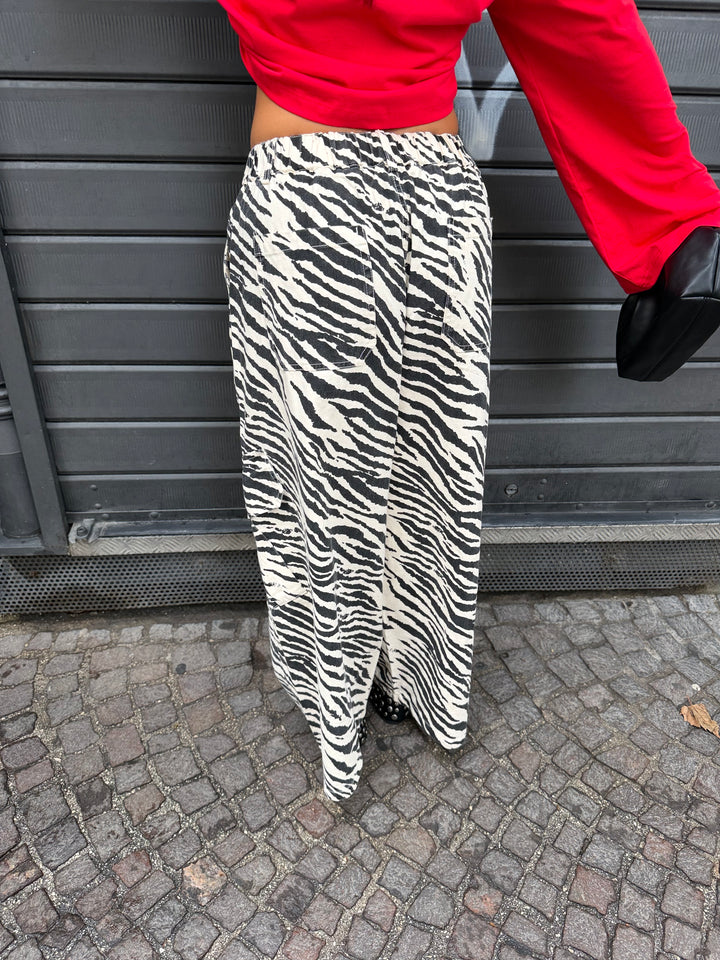 Pantalone Zebra Code