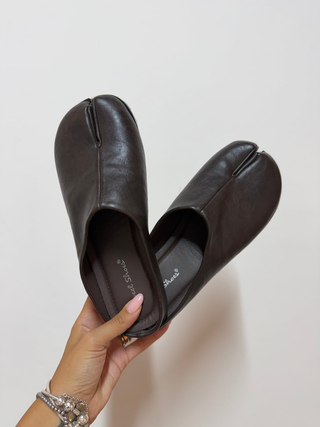 Sabot  Zelda Brown